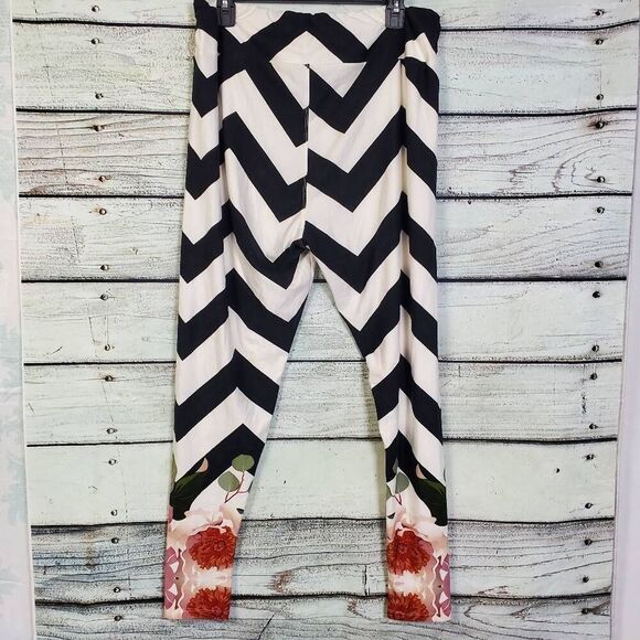LuLaRoe TC2 Chevron Floral Leggings Black White Pink Simply Comfortable Stretch - Picture 4 of 7